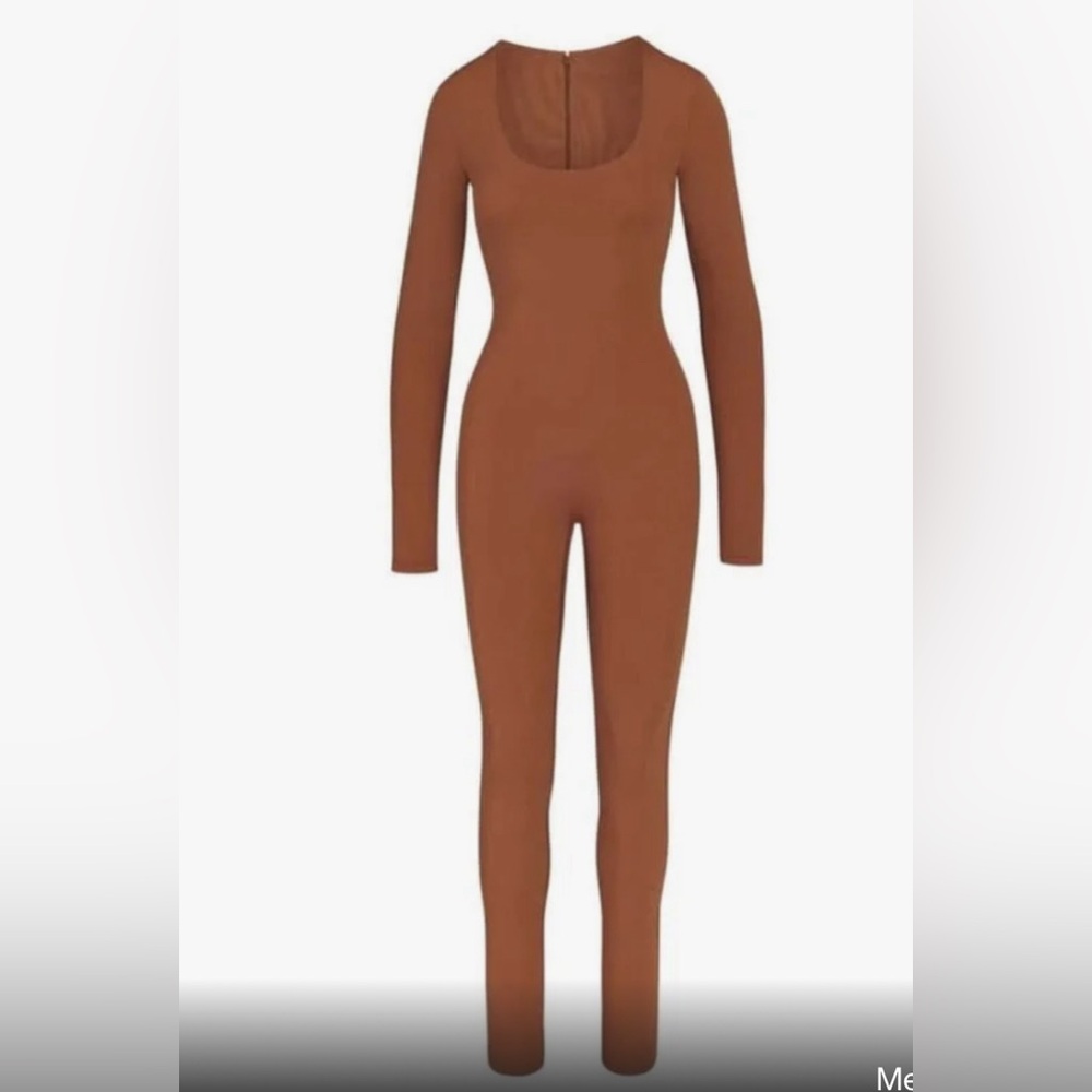 SKIMS ALL-IN-ONE SCOOP NECK LONG SLEEVE ONESIE in color Caramel. NWT bodysuit